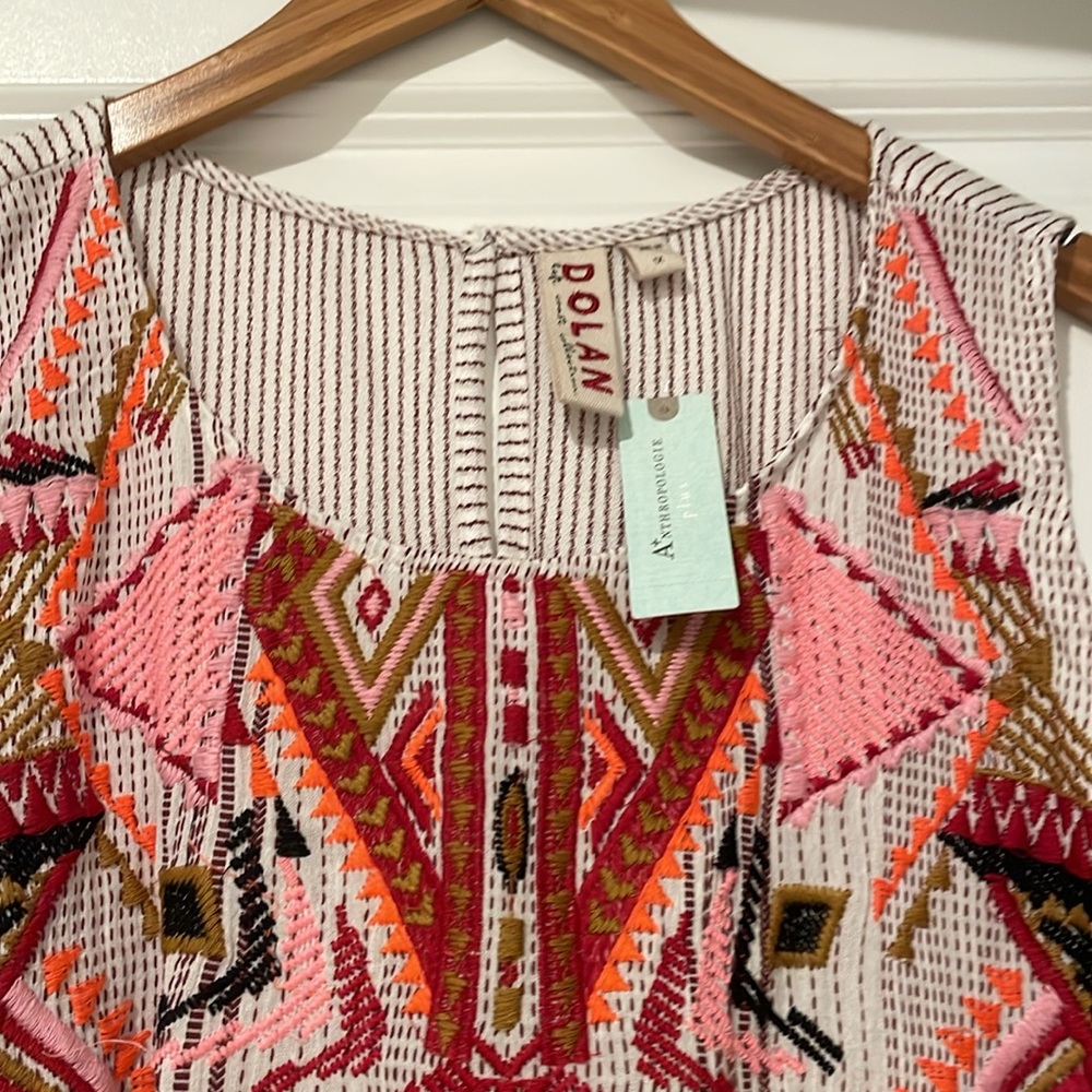Floral Embroidered Sleeveless Top - 1X - Picture 4 of 7